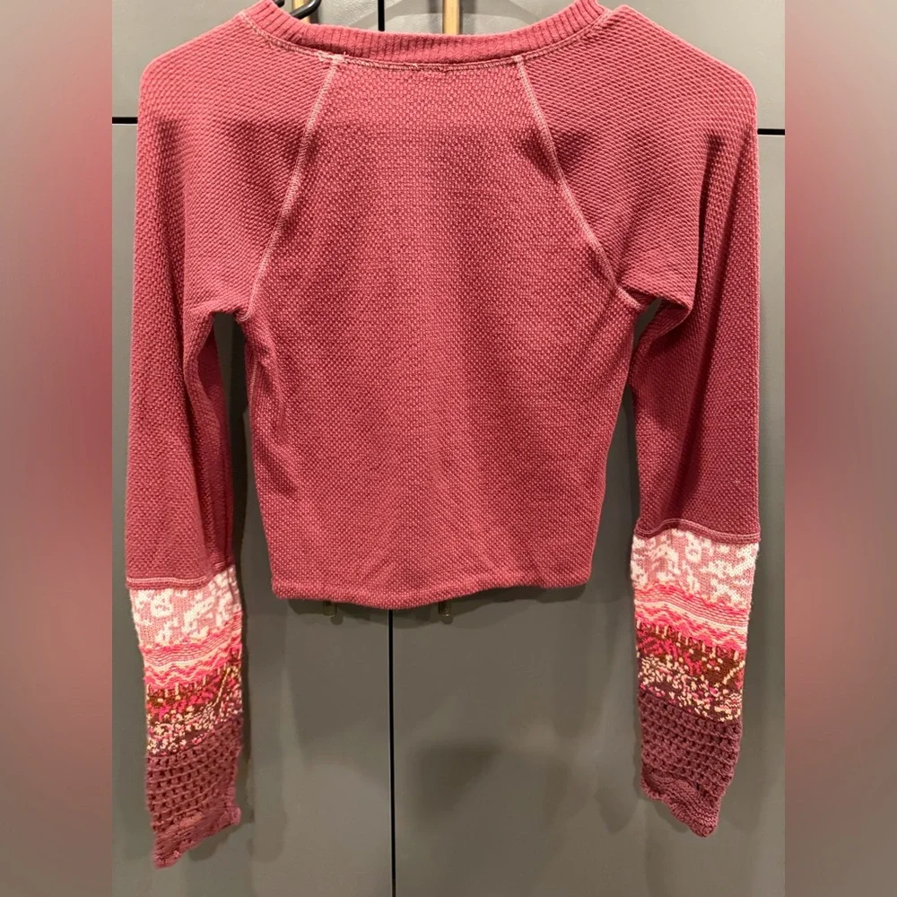 Free People Cropped Thermal Top | Contrast Knit Sleeves | Burgundy | Size S